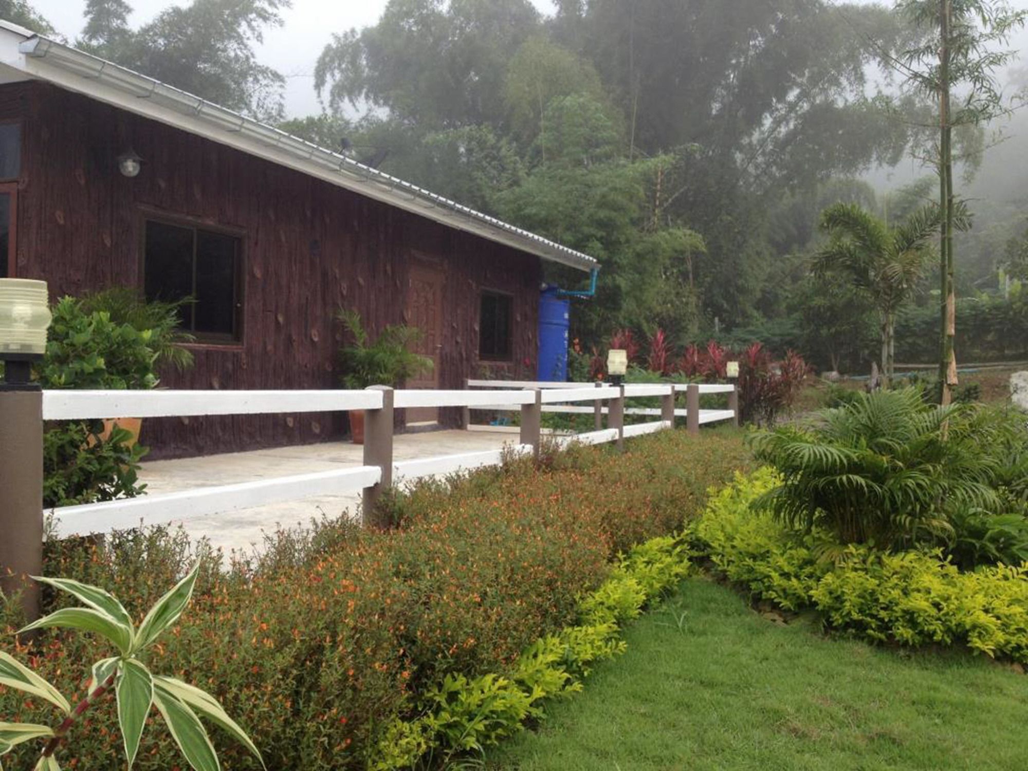 Pattharapuri Valley Hotel Suan Phueng Bagian luar foto